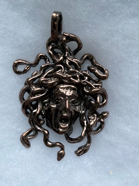 PASCIA Madusa Pendant